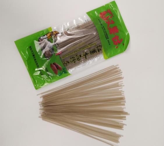 紅薯粉條設(shè)備加工的粉條 紅薯粉條設(shè)備加工的粉條