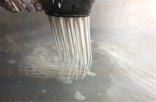 漏瓢式紅薯粉條機加工過程--漏粉成型 漏瓢式紅薯粉條機加工過程--漏粉成型