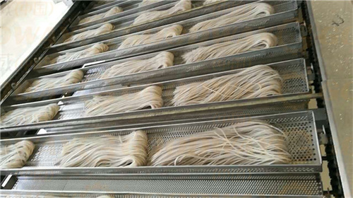  紅薯粉條機(jī)多少錢一臺？哪種工藝的粉條加工設(shè)備更適合大眾使用？